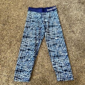 NIKE pro capris size Small